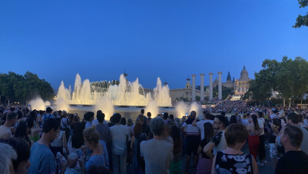 Looking through the crowd during the magic fountain show. Another free activity suitable when on a budget.